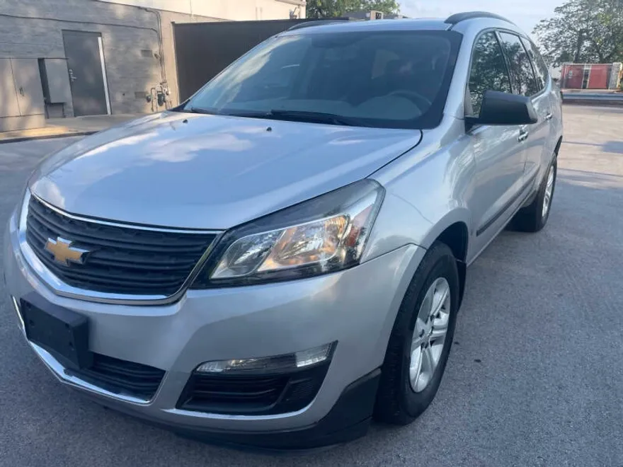 2017 Chevrolet Traverse LS photo 1