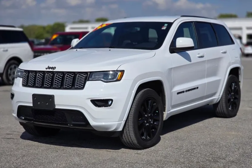 2022 Jeep Cherokee Laredo X photo 1