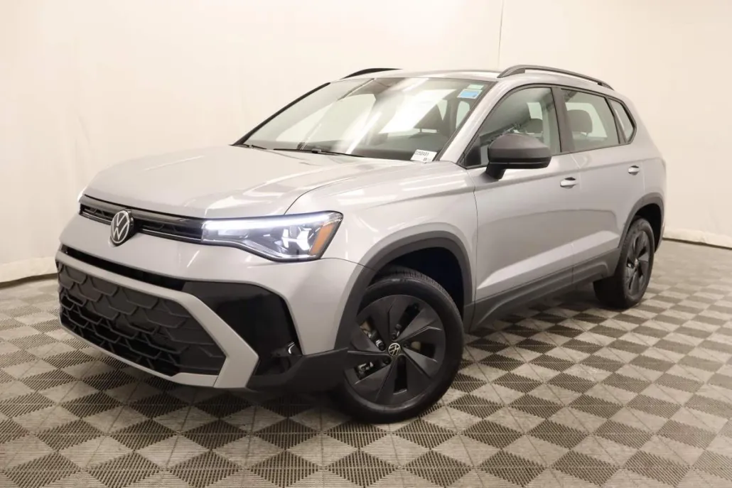 2025 Volkswagen Taos S photo 1
