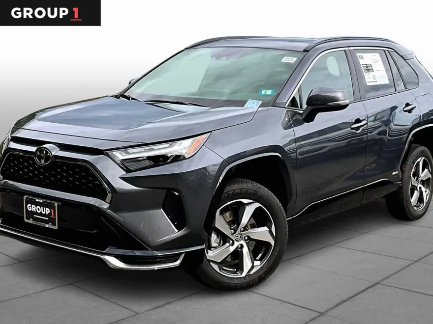 2025 Toyota RAV4 Hybrid SE photo 1