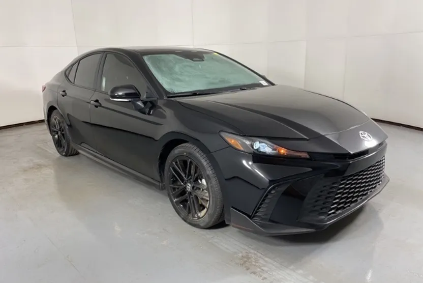 2025 Toyota Camry SE photo 1