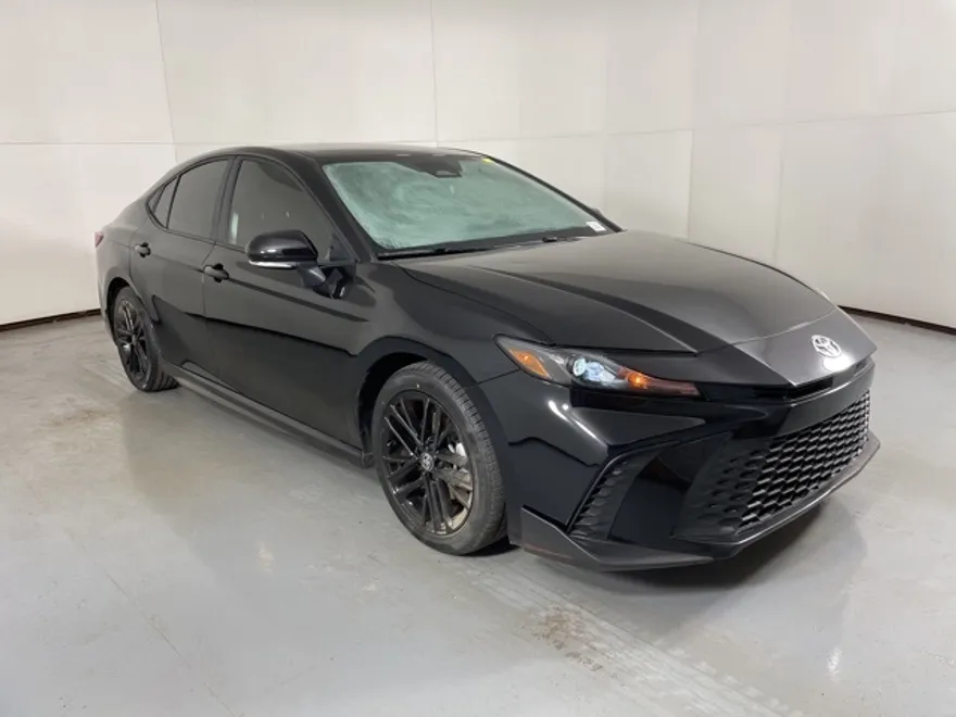 2025 Toyota Camry SE photo 1