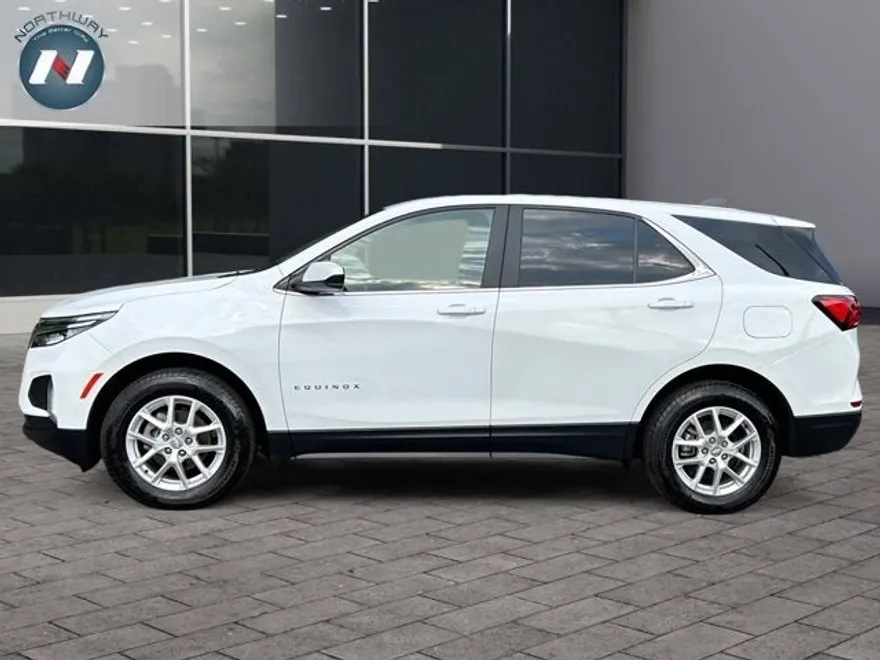 2023 Chevrolet Equinox LT photo 1