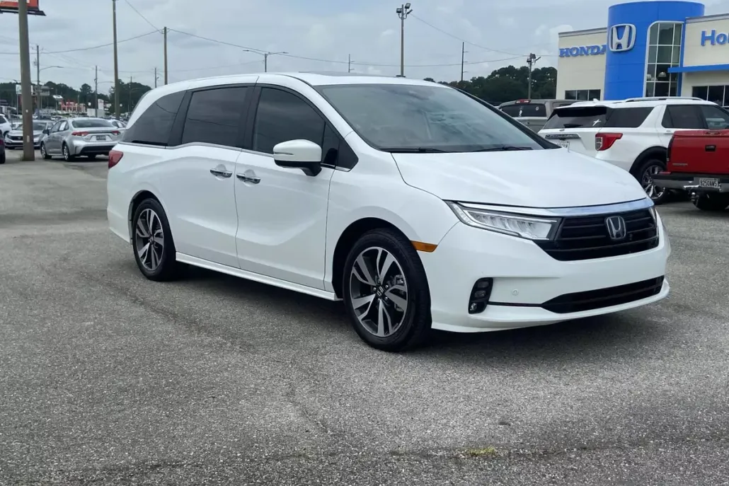 2024 Honda Odyssey Touring photo 1