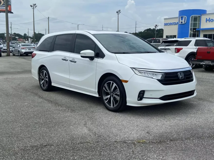 2024 Honda Odyssey Touring photo 1