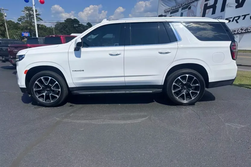 2023 Chevrolet Tahoe LS photo 1