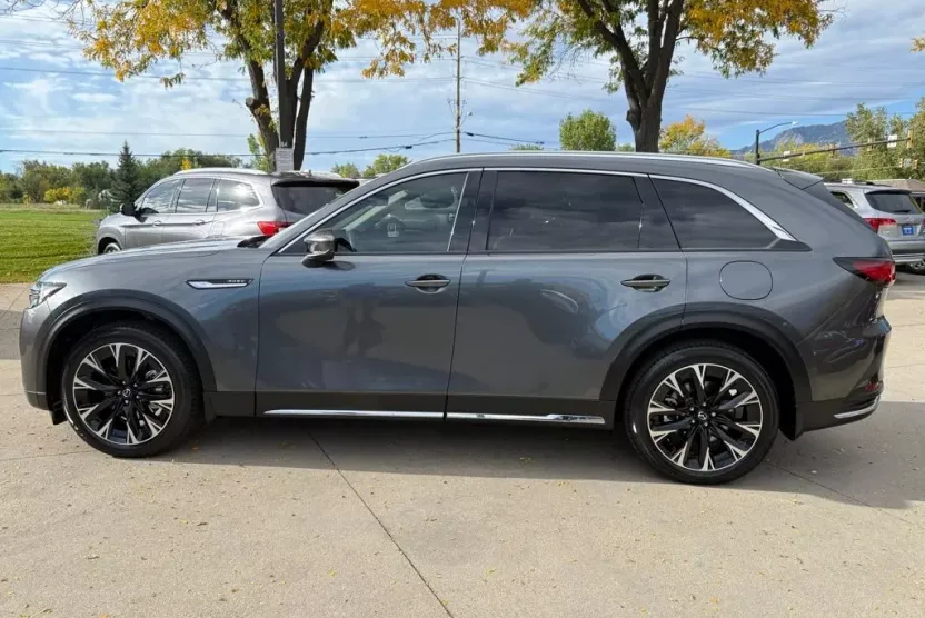 2024 Mazda CX-90 Premium photo 1