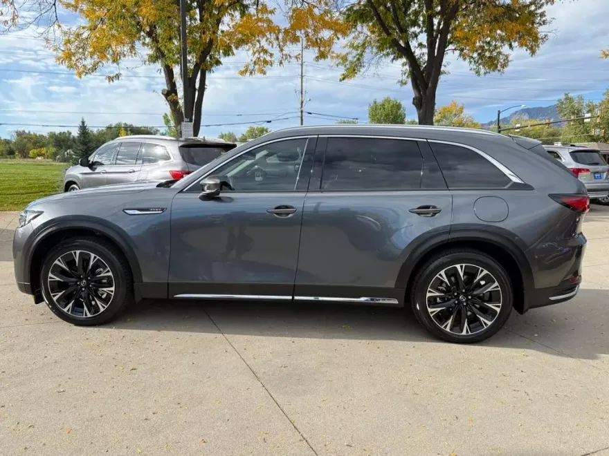 2024 Mazda CX-90 Premium photo 1
