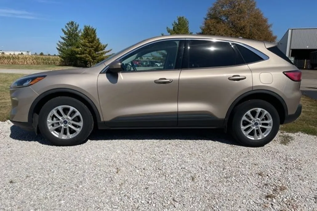 2021 Ford Escape SE Hybrid photo 1