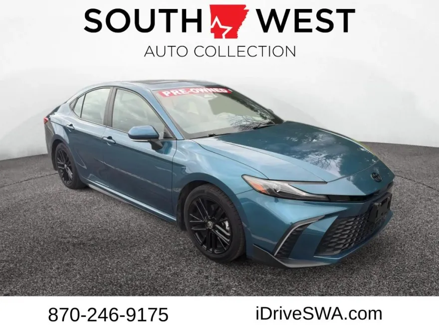 2025 Toyota Camry Hybrid SE photo 1