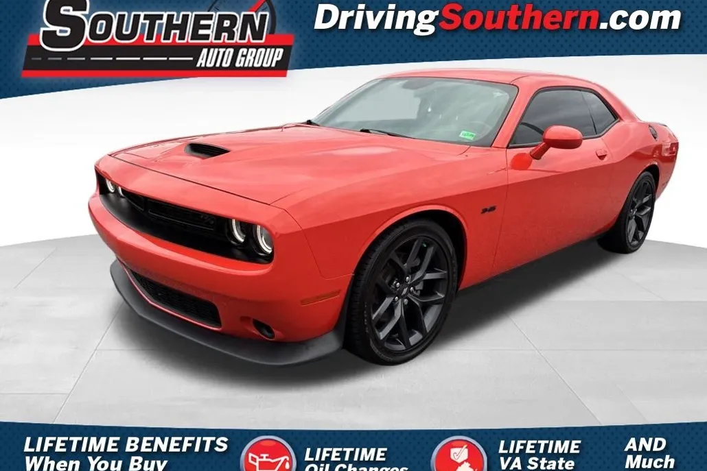2023 Dodge Challenger R/T photo 1