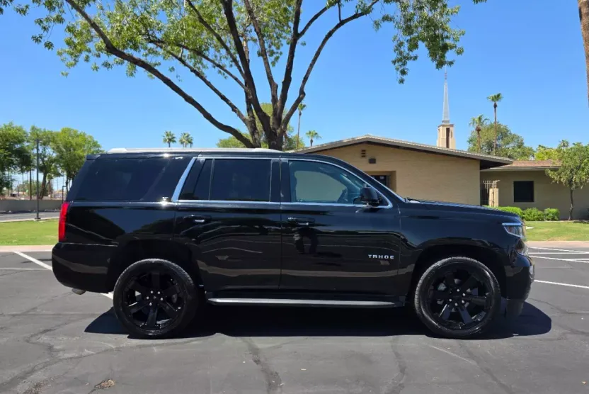2016 Chevrolet Tahoe LT photo 1