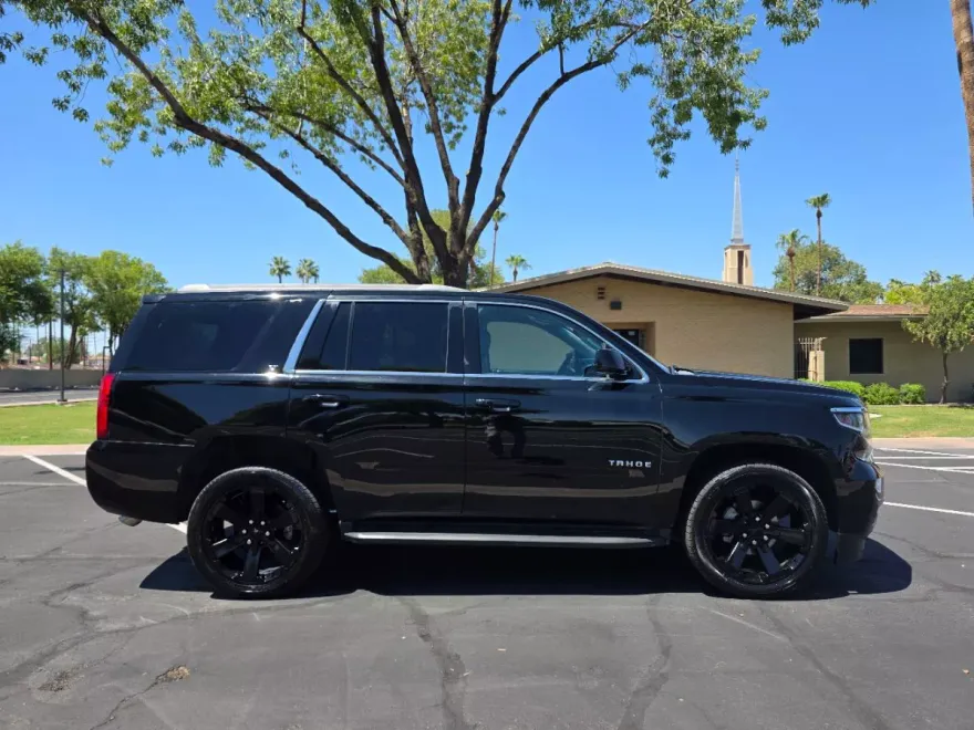 2016 Chevrolet Tahoe LT photo 1