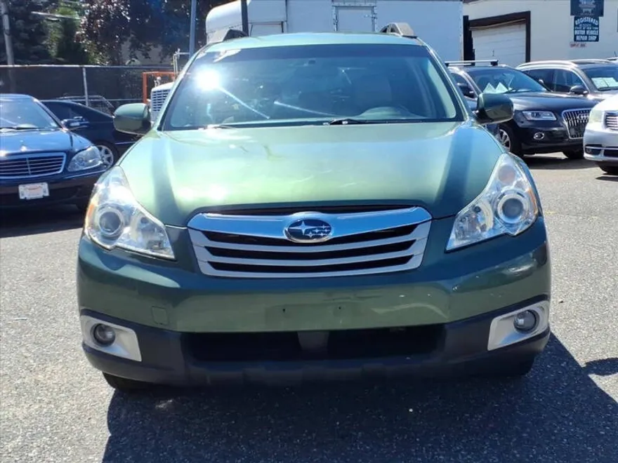 2011 Subaru Outback 2.5i Premium photo 1