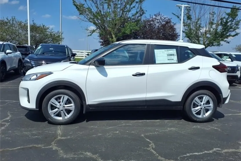 2025 Nissan Kicks Play S photo 1