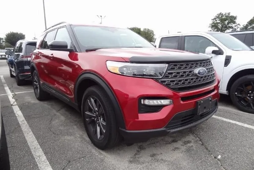 2022 Ford Explorer XLT photo 1