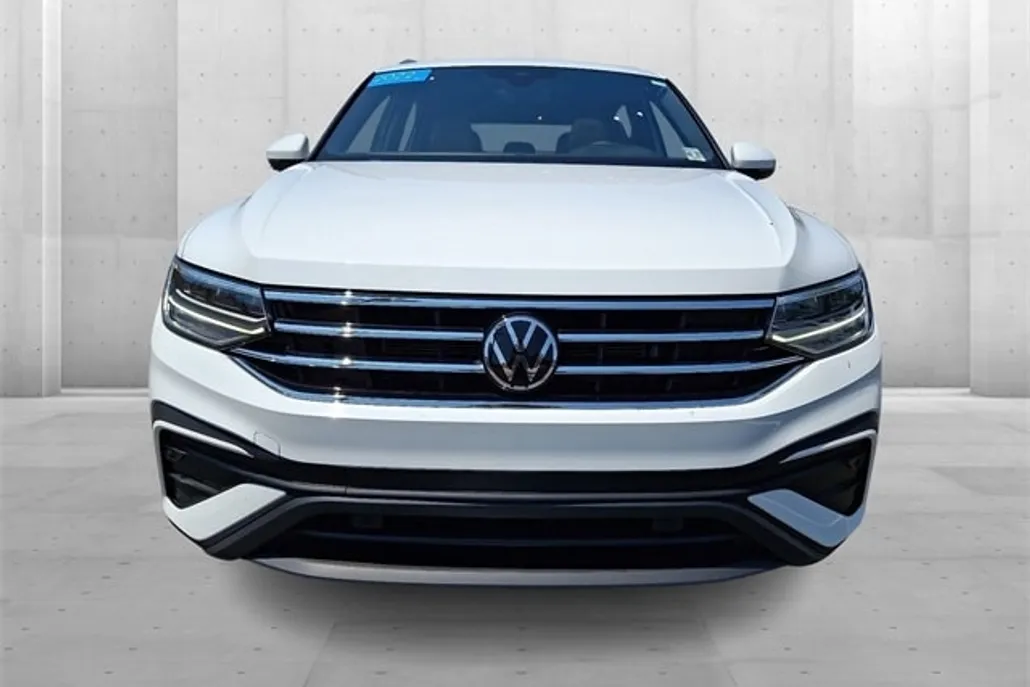 2022 Volkswagen Tiguan SE photo 1