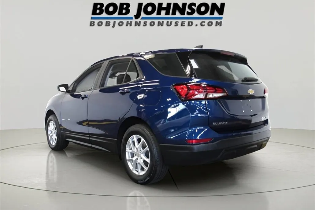 2022 Chevrolet Equinox LS photo 1