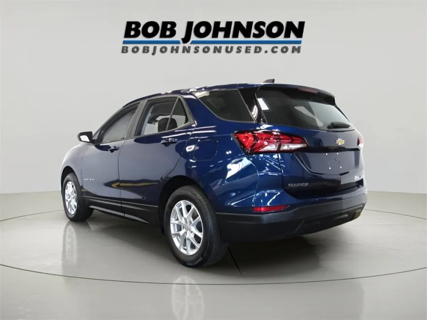 2022 Chevrolet Equinox LS photo 1