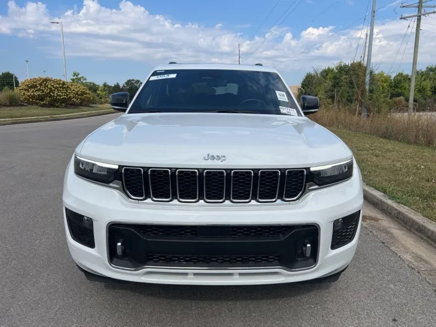 2022 Jeep Grand Cherokee Overland photo 1