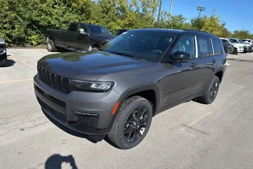 2025 Jeep Grand Cherokee Limited photo 1