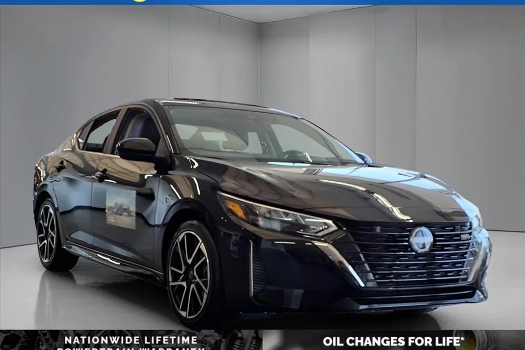 2025 Nissan Sentra SR photo 1