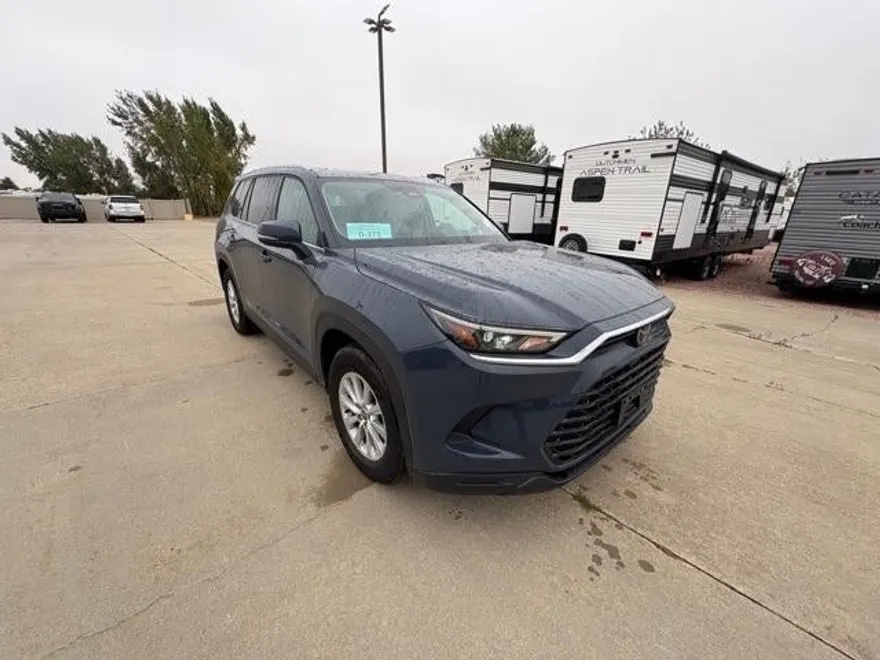 2025 Toyota Grand Highlander LE AWD photo 1
