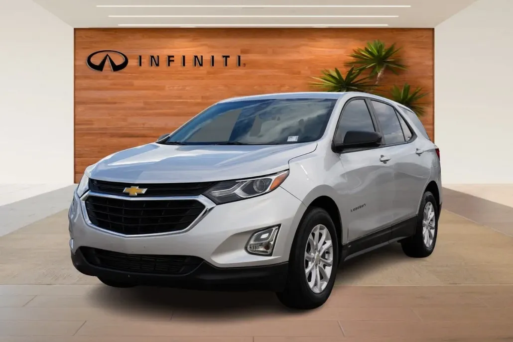 2020 Chevrolet Equinox LS photo 1