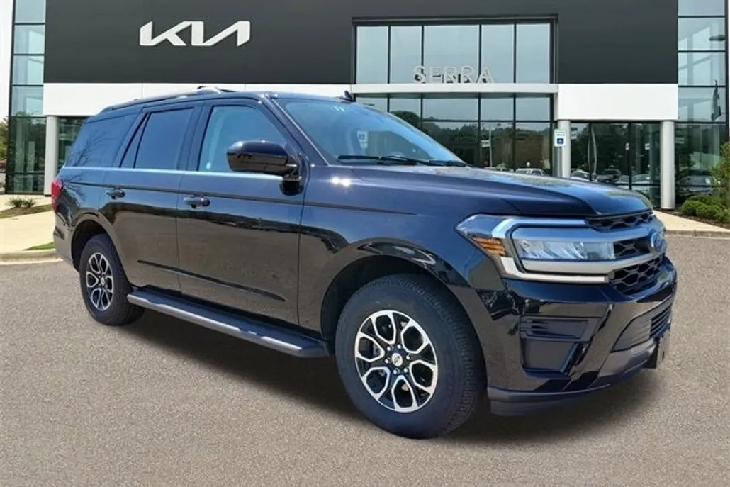2024 Ford Expedition XLT photo 1