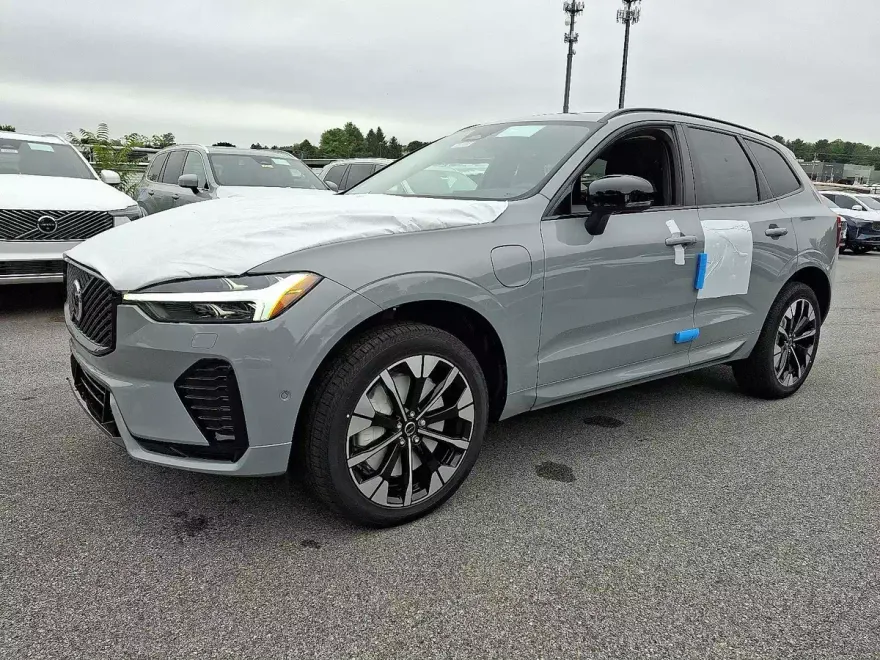 2026 Volvo XC60 T8 Plus photo 1