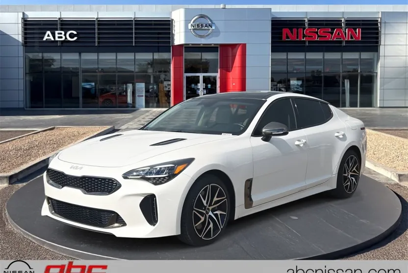2022 Kia Stinger GT-Line photo 1