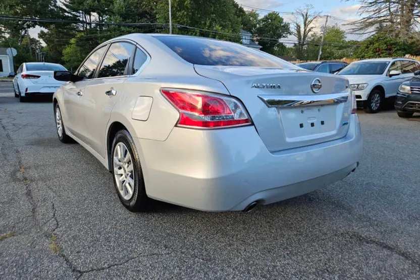 2013 Nissan Altima 2.5 S photo 1