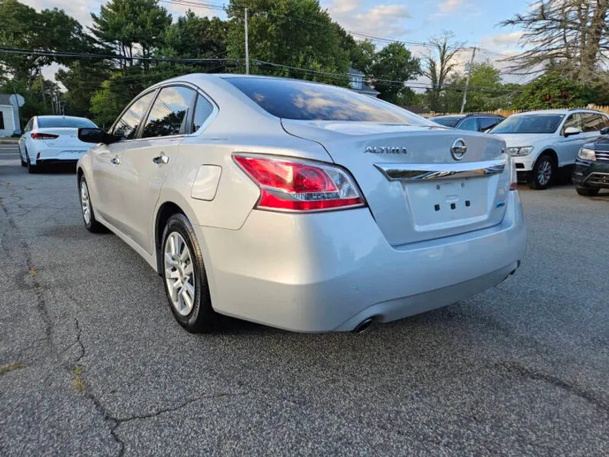 2013 Nissan Altima 2.5 S photo 1