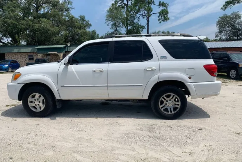 2006 Toyota Sequoia SR5 photo 1