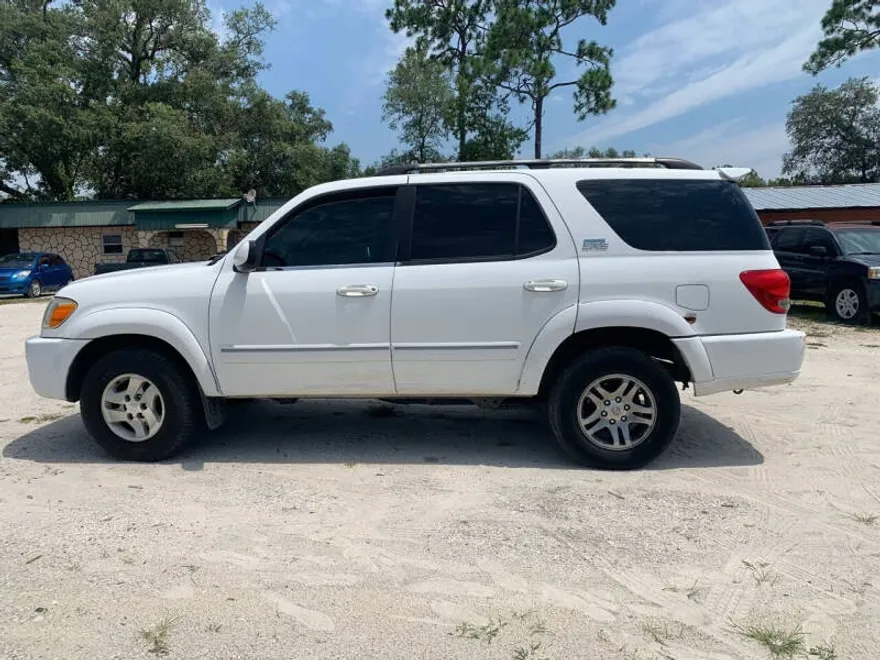 2006 Toyota Sequoia SR5 photo 1