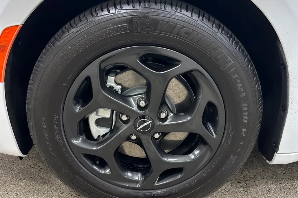 2023 Chrysler Pacifica Hybrid Touring L photo 1