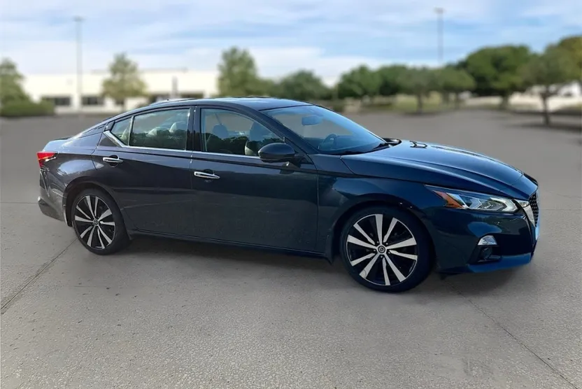 2020 Nissan Altima Platinum photo 1