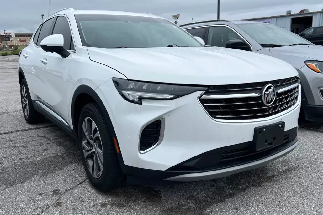 2022 Buick Envision Essence photo 1