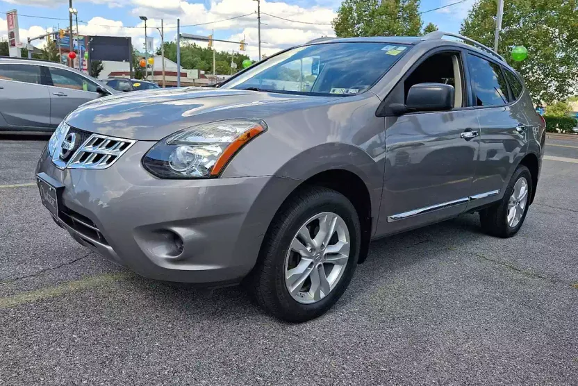 2015 Nissan Rogue Select S photo 1