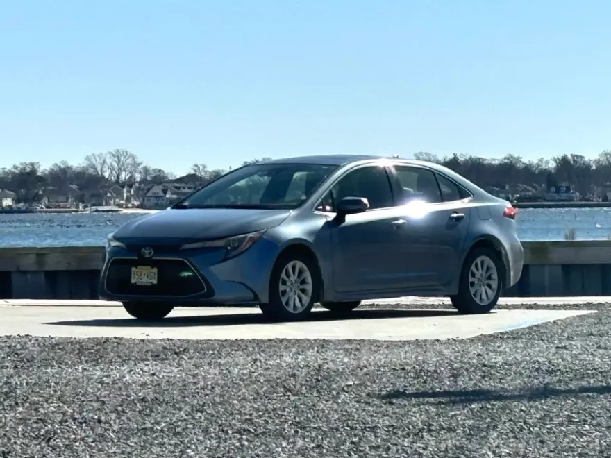 2020 Toyota Corolla XLE photo 1