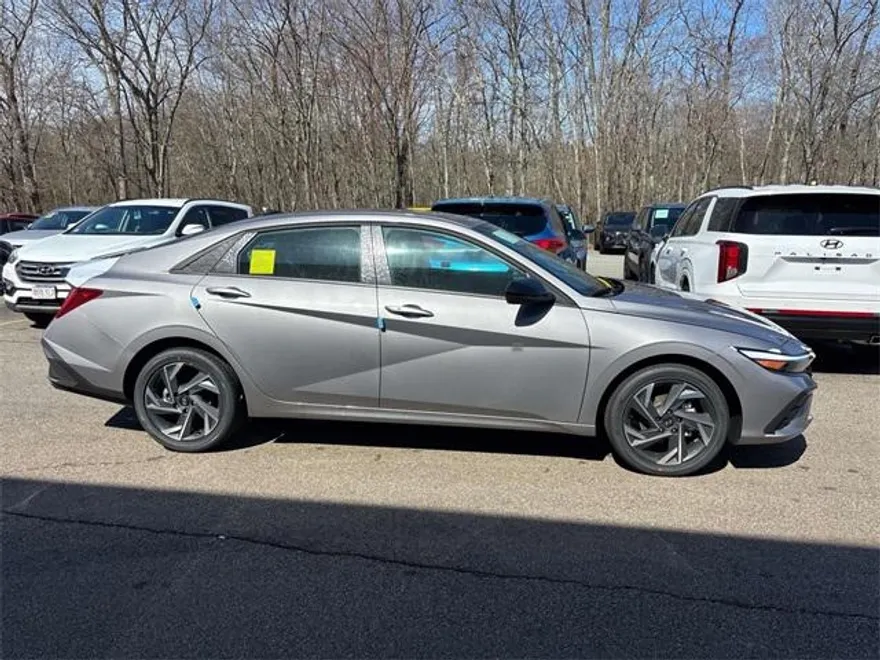2025 Hyundai Elantra Hybrid SEL Sport photo 1