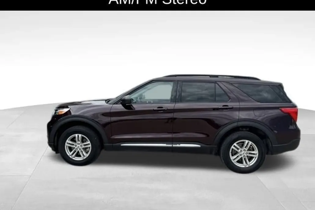 2023 Ford Explorer XLT photo 1