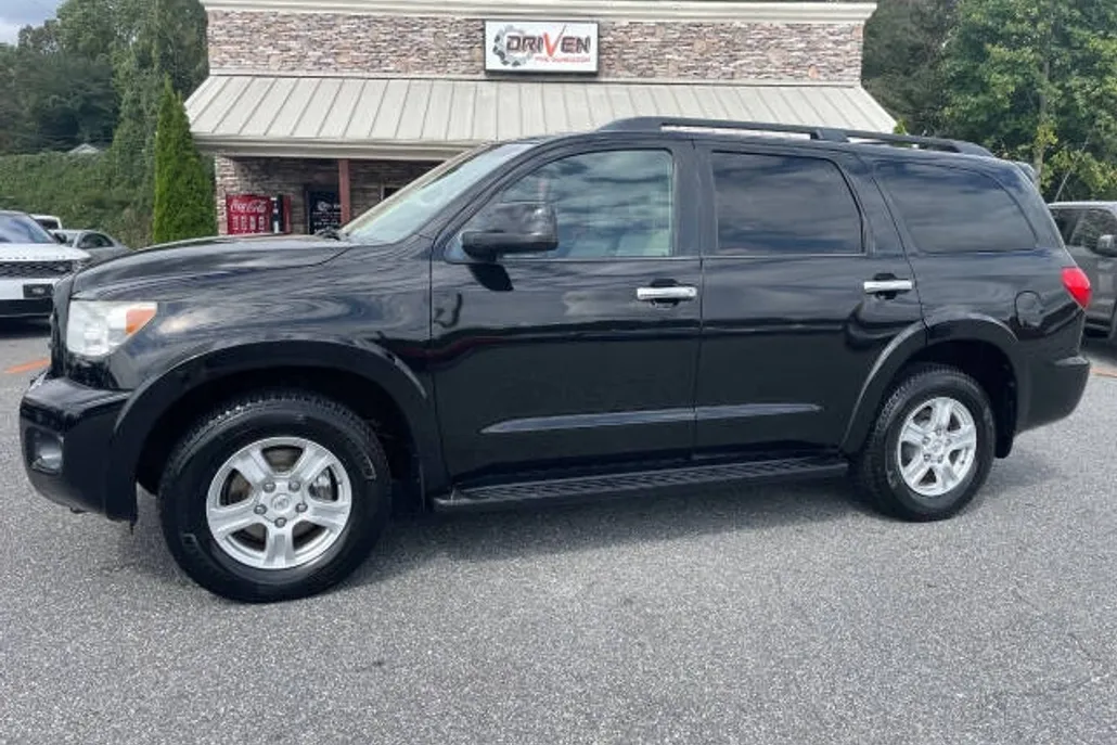 2013 Toyota Sequoia SR5 photo 1