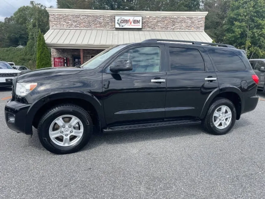 2013 Toyota Sequoia SR5 photo 1