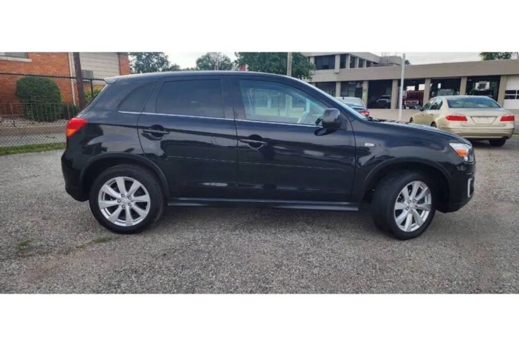 2015 Mitsubishi Outlander Sport SE photo 1