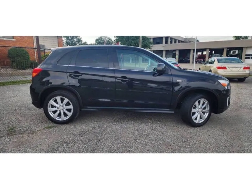 2015 Mitsubishi Outlander Sport SE photo 1