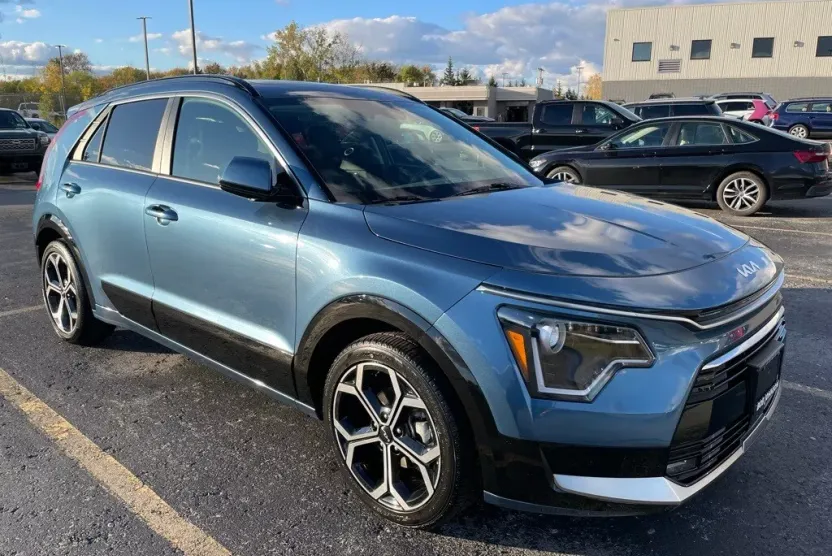2023 Kia Niro EX Touring photo 1