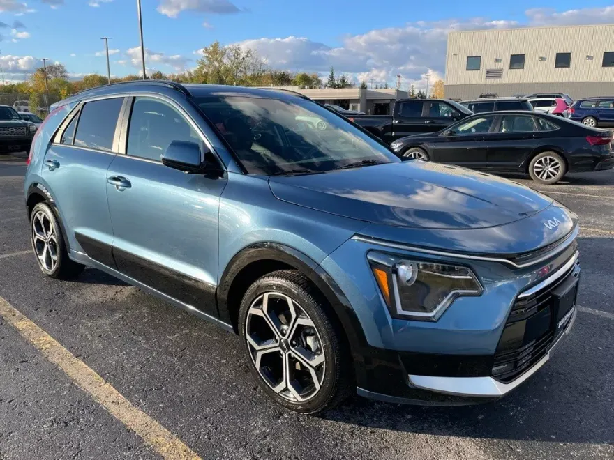2023 Kia Niro EX Touring photo 1
