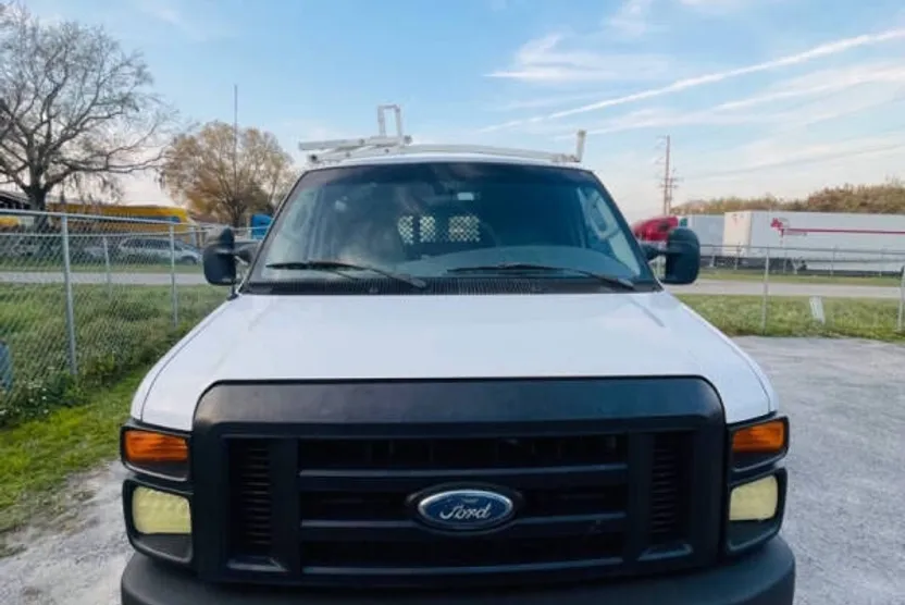 2008 Ford E-250 photo 1