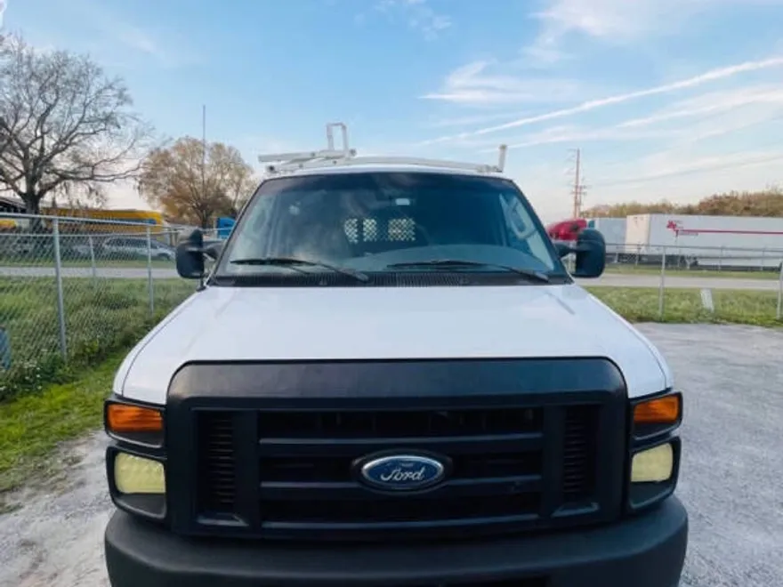 2008 Ford E-250 photo 1